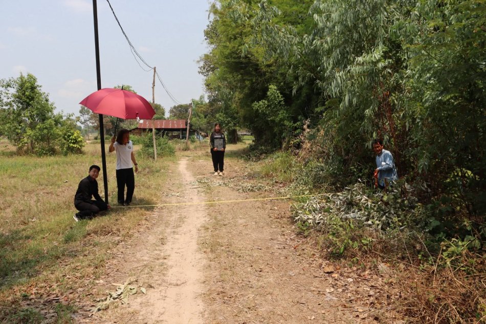 โครงการคอนกรีตเสริมเหล็กบ้านตลาด หมู่ 11 สายบ้านนางคำพันธ์ ภูตะมะ 