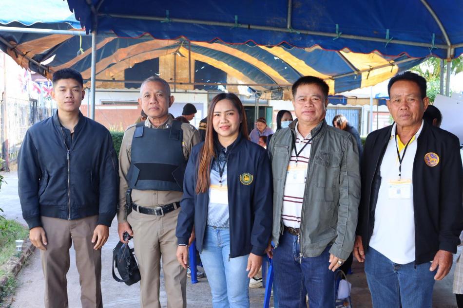 การแจกจ่ายวัสดุอุปกรณ์การเลือกตั้ง ทั้ง 12 เขต